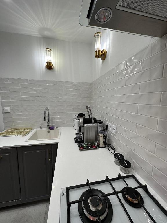 Art Deco Apartment - 9