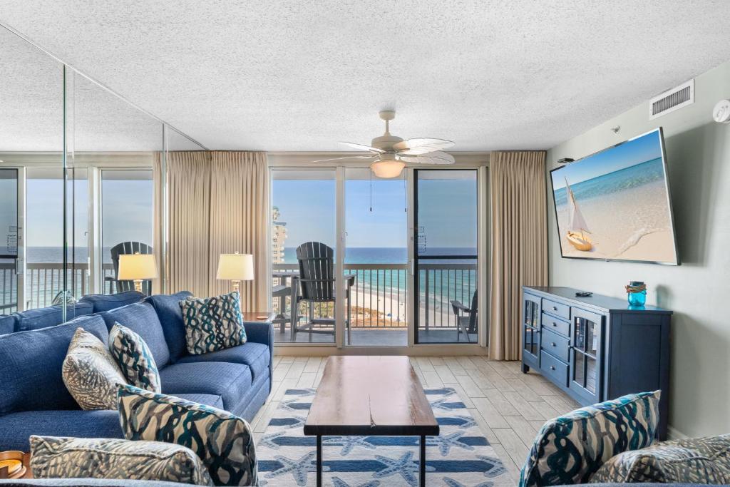 Posezení v ubytování Pelican Beach Resort 1415 by Newman-Dailey