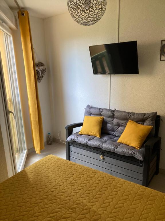 TV a/nebo společenská místnost v ubytování BORD DE MER