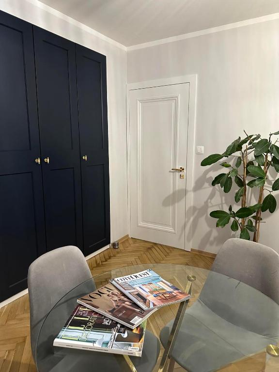 Art Deco Apartment - 18