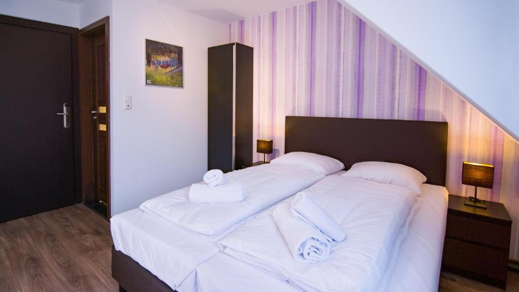 Postel nebo postele na pokoji v ubytování Hirsch Hotel Hanau