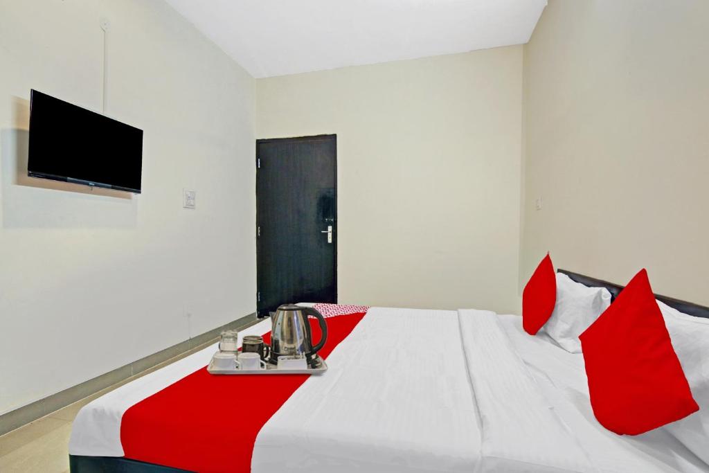 Postel nebo postele na pokoji v ubytování A.K Residency
