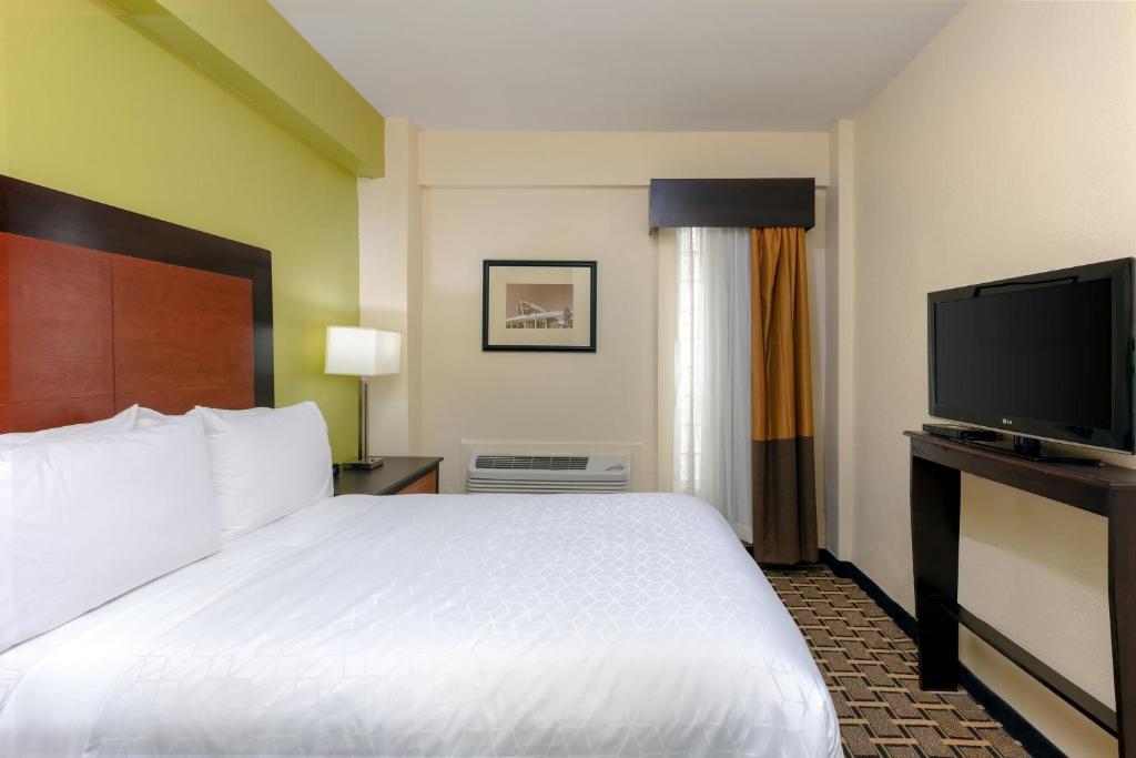 Holiday Inn Express & Suites - Atlanta Downtown by IHG photo