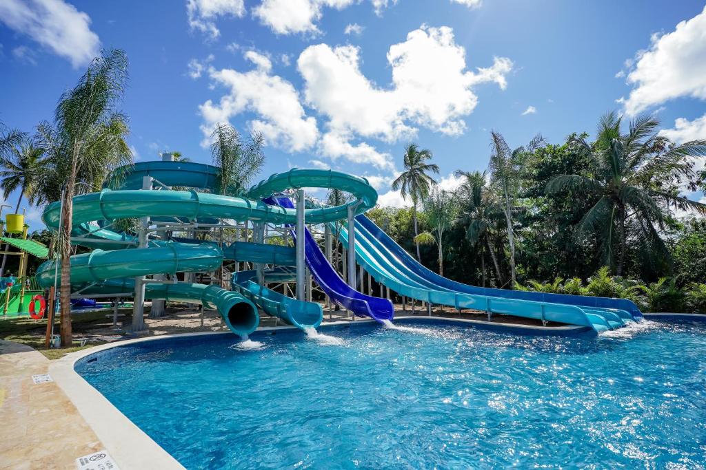 Piscina di Dreams Royal Beach Punta Cana - All Inclusive o nelle vicinanze