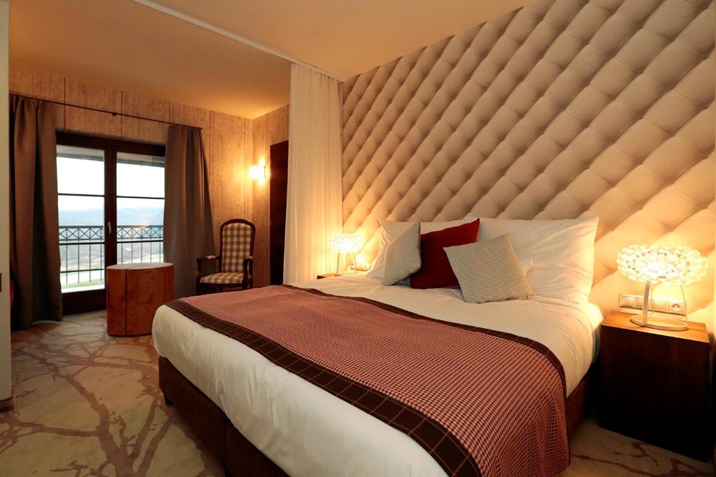 Postel nebo postele na pokoji v ubytování Hotel Cascade Resort & Spa