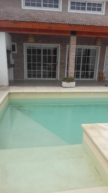 an empty swimming pool in front of a house at De leon in Rosario