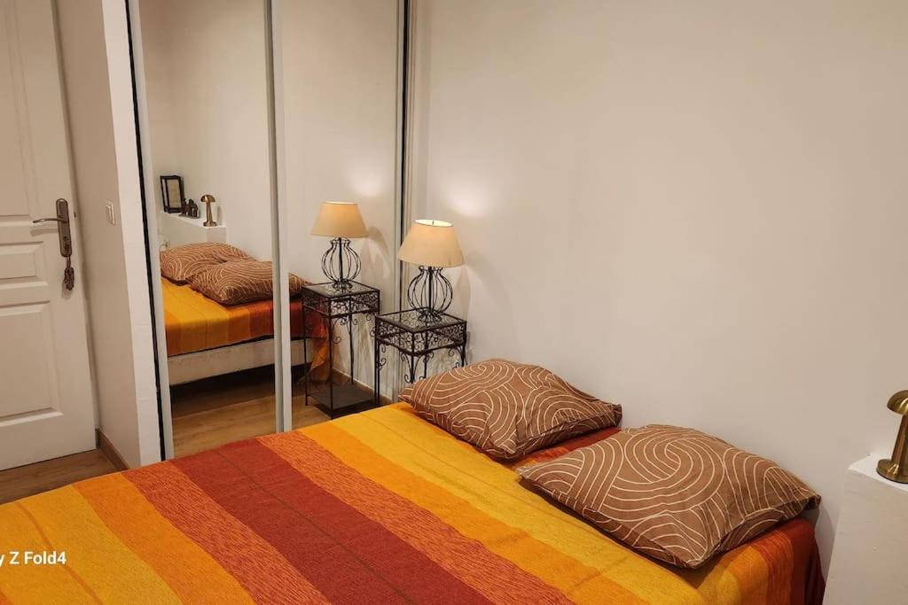 A bed or beds in a room at Easy Paris