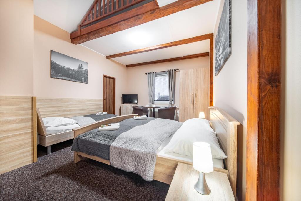 Postel nebo postele na pokoji v ubytování LAGUNA Hotel & Restaurant