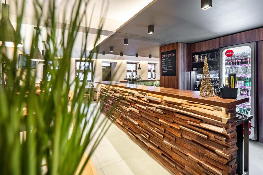 Lounge nebo bar v ubytování LAGUNA Hotel & Restaurant