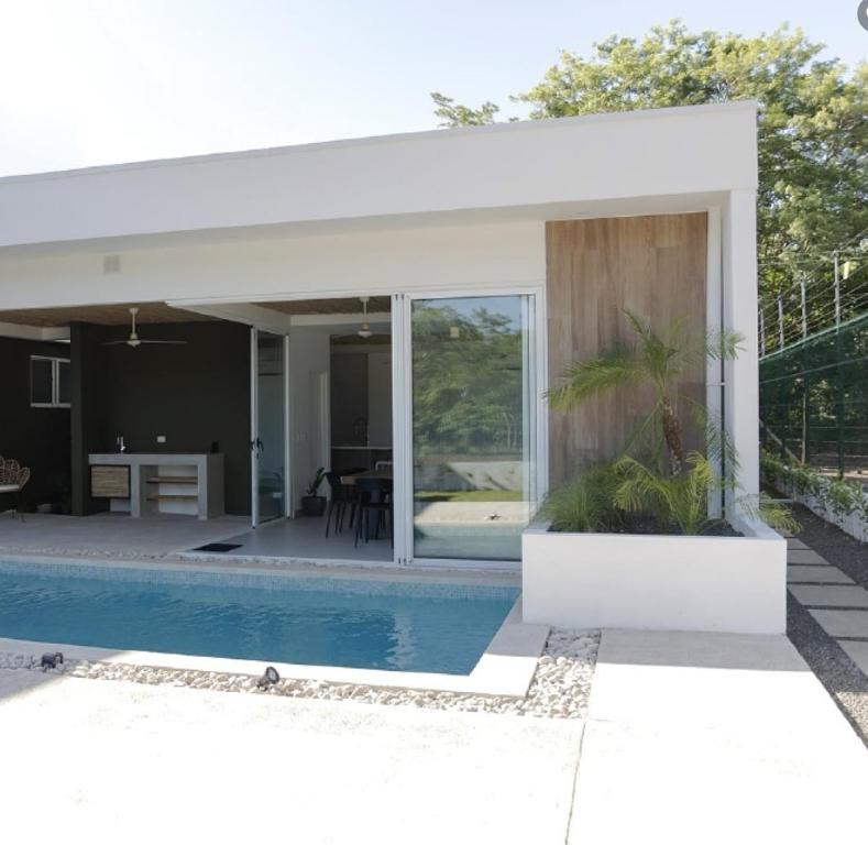 Casa Cocobolo, Huacas