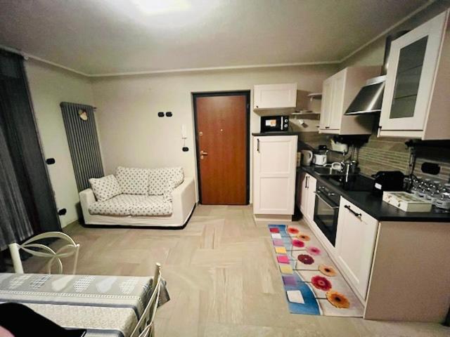 Η κουζίνα ή μικρή κουζίνα στο Incantevole Appartamento con Giardino - Garage Privato e Free Wifi