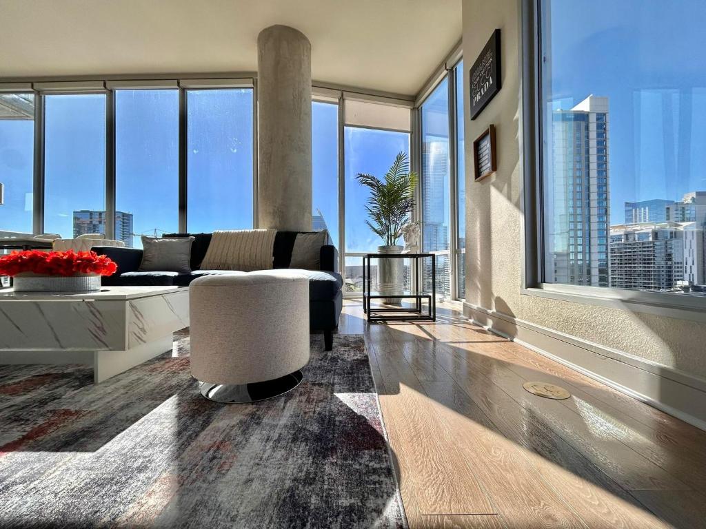 Gallery image of Indulge in Luxury Living 2 Bedroom Gem in the Heart of Austin with Pool, Gym, and Breathtaking Views in Austin