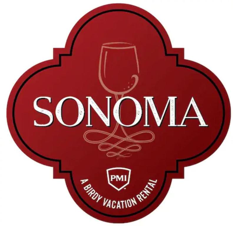 ベルネにあるSonoma - A Birdy Vacation Rentalの赤ワイン一杯