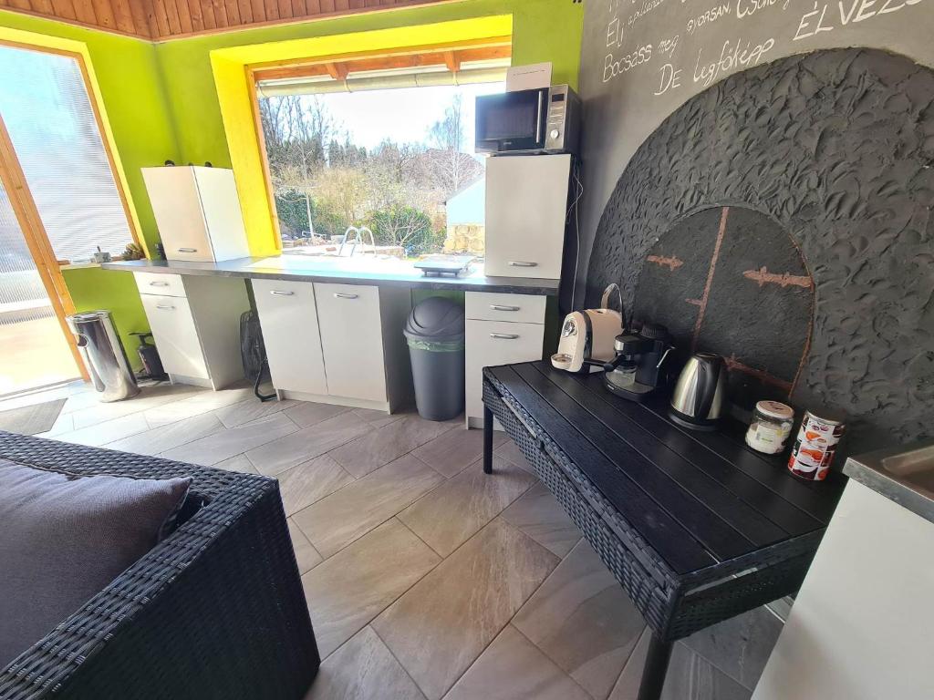 Kuchyň nebo kuchyňský kout v ubytování Sipos Vendég és Apartmanház