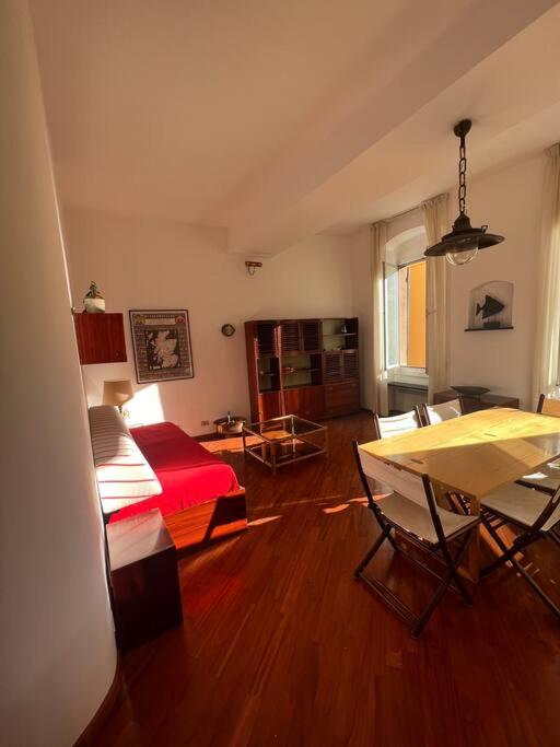 a living room with a bed and a table at La casa del marinaio in Camogli