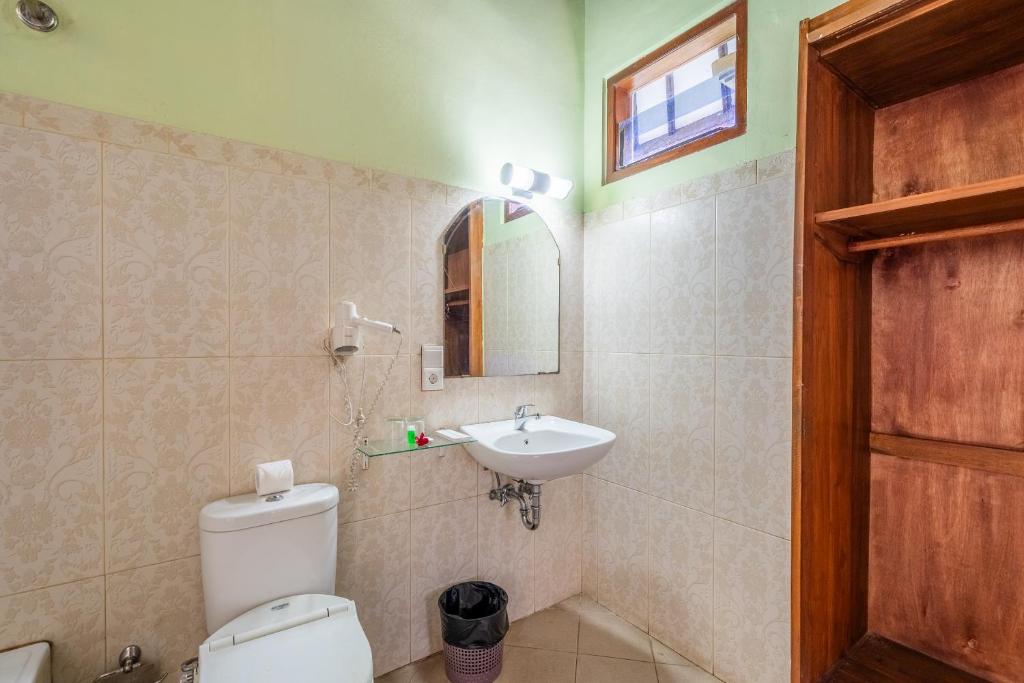 Koupelna v ubytování Taman Surgawi Resort & Spa