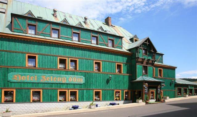 Budova, kde se hotel nachází