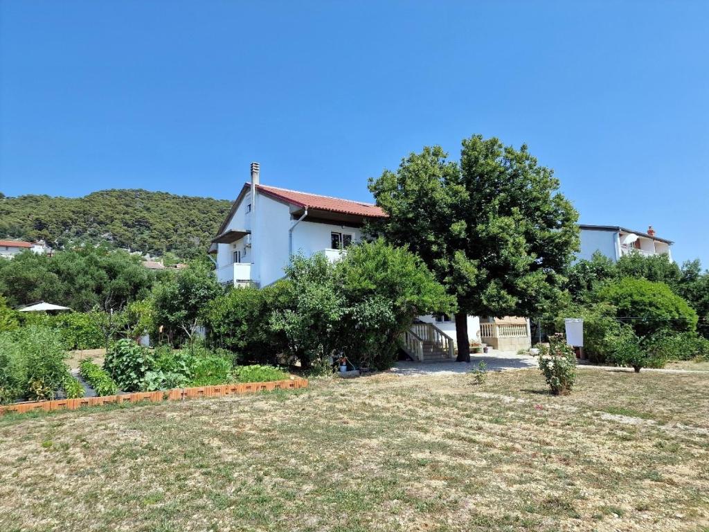 Apartments with parking space Barbat, Rab - 22167