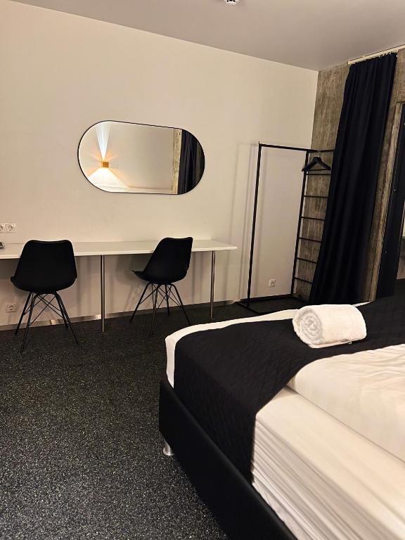 Rúm í herbergi á Seljavellir Guesthouse