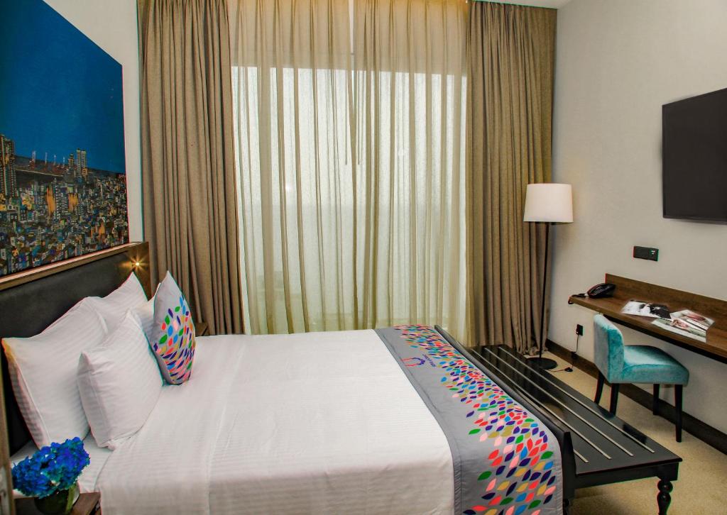 Postel nebo postele na pokoji v ubytování Sofia Colombo City Hotel