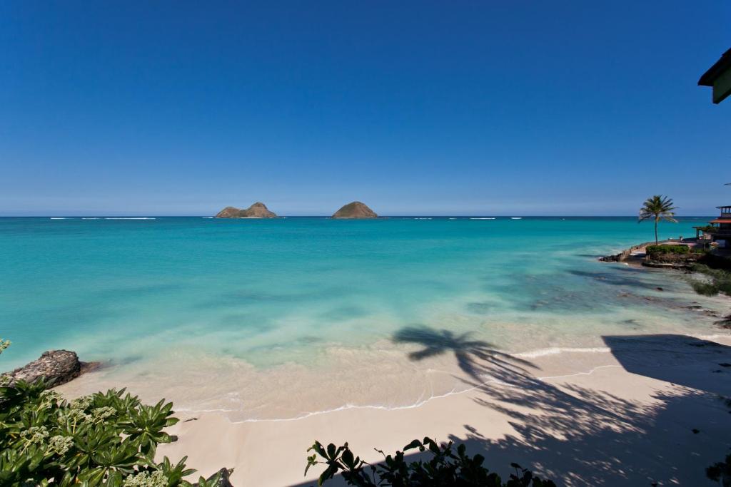 a view of the beach with rocks in the water at Hale Kainalu in Kailua