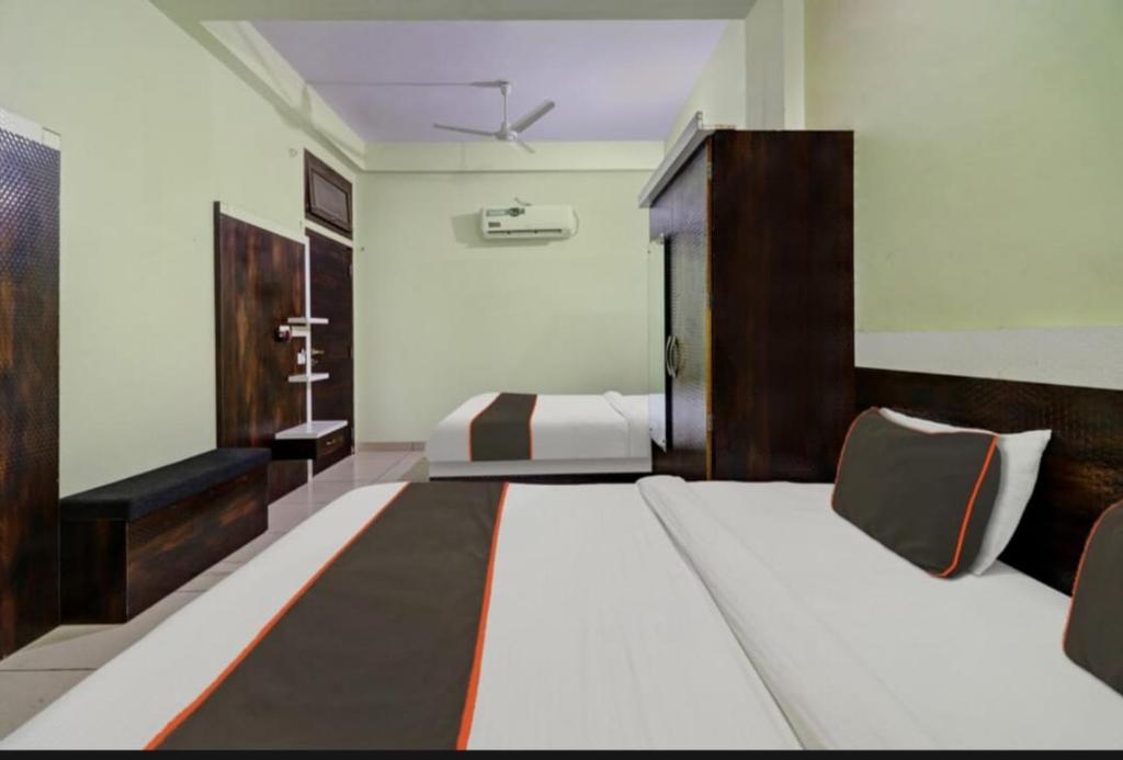 a large bedroom with two beds and a closet at Hotel Shree Guest House in Sawāi Mādhopur