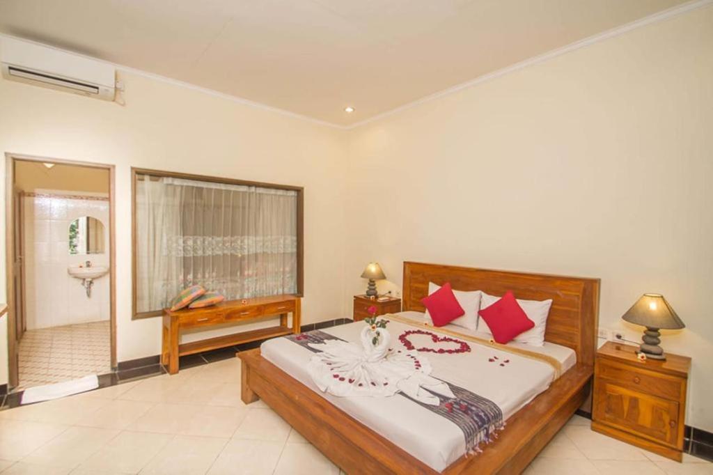 Postel nebo postele na pokoji v ubytování Adi Jaya Cottages Ubud Suites by EPS - CHSE Certified