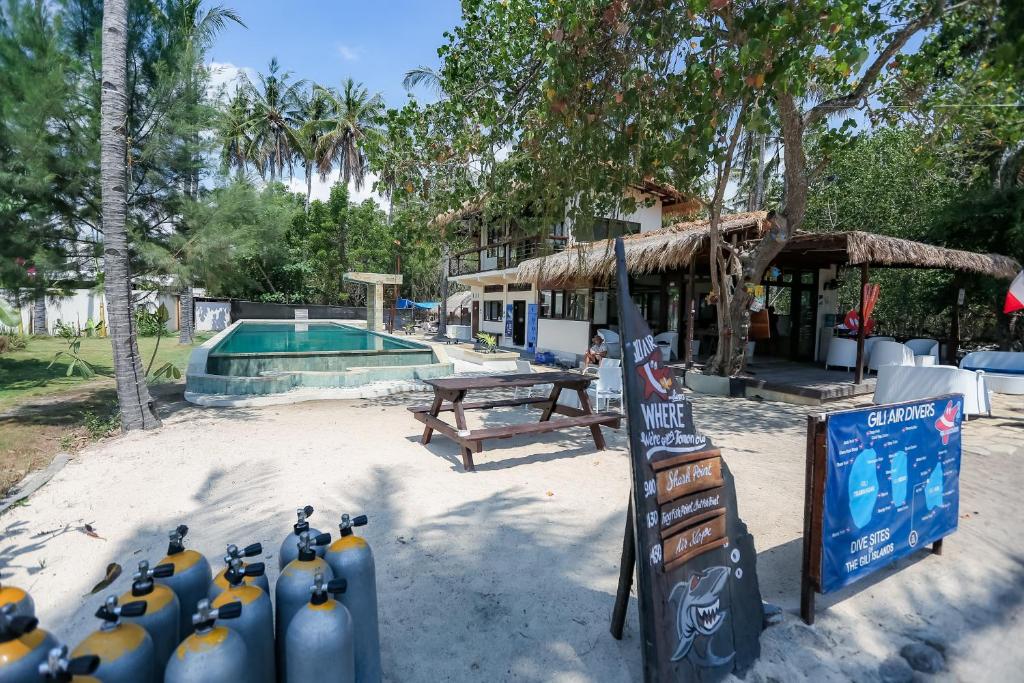 Bazén v ubytování My Mate's Place Hostel Gili AIR - NOT GILI T - Adults Only nebo v jeho okolí