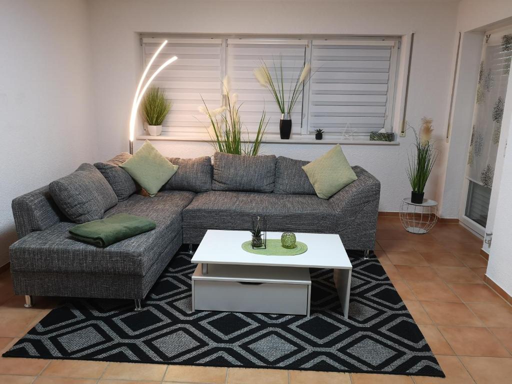 a living room with a couch and a table at 3 Zi Ferienwohnung mit Erholungsfaktor Schwarzwald Bodensee in Aldingen