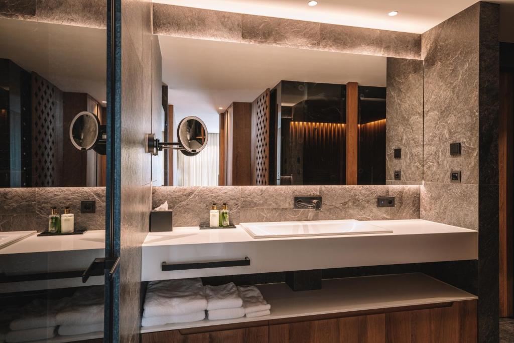 A bathroom at Residence Chalet L'Salvan