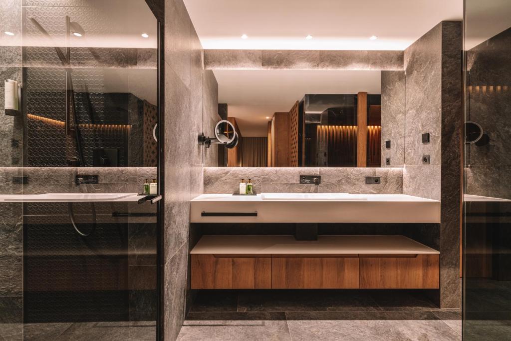 A bathroom at Residence Chalet L'Salvan
