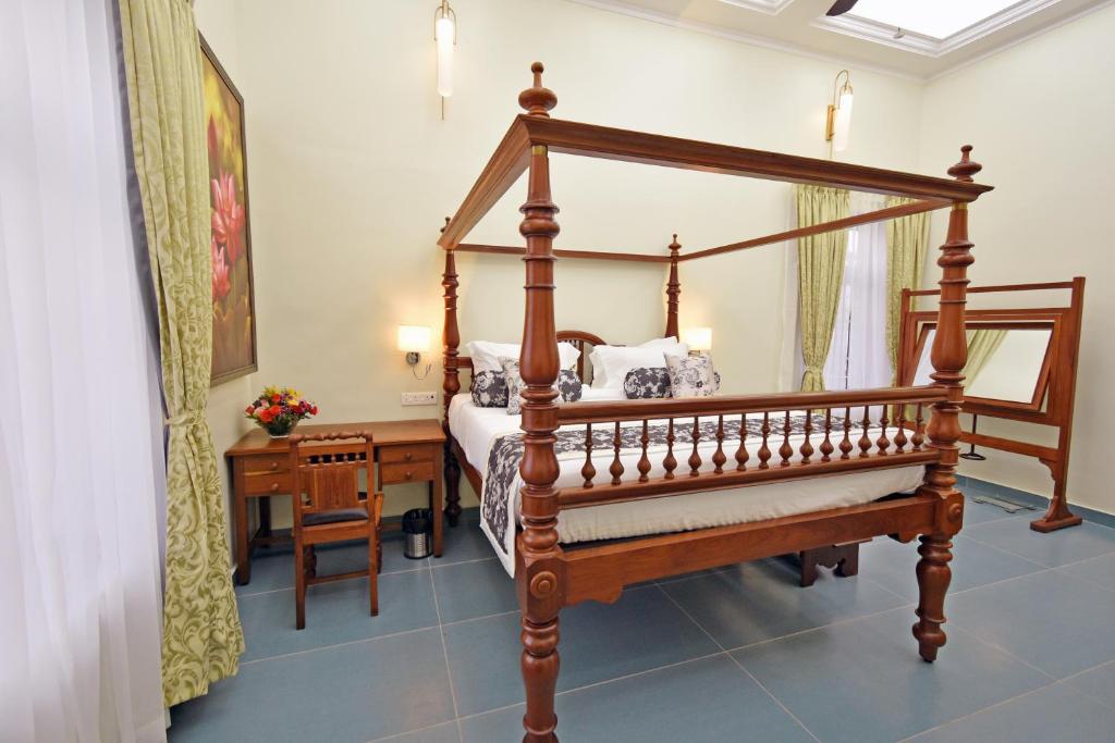 Postel nebo postele na pokoji v ubytování Le Colonial Suites