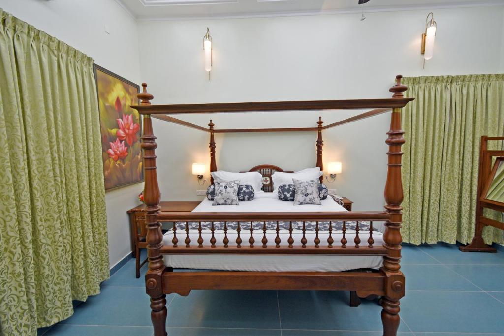 Postel nebo postele na pokoji v ubytování Le Colonial Suites