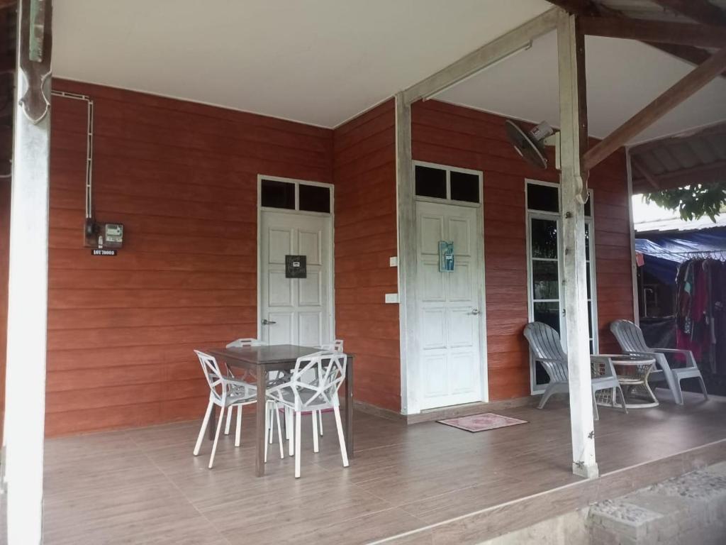 a porch with a table and chairs on a house at Bilik Bajet RM70-RM90 in Kuala Terengganu
