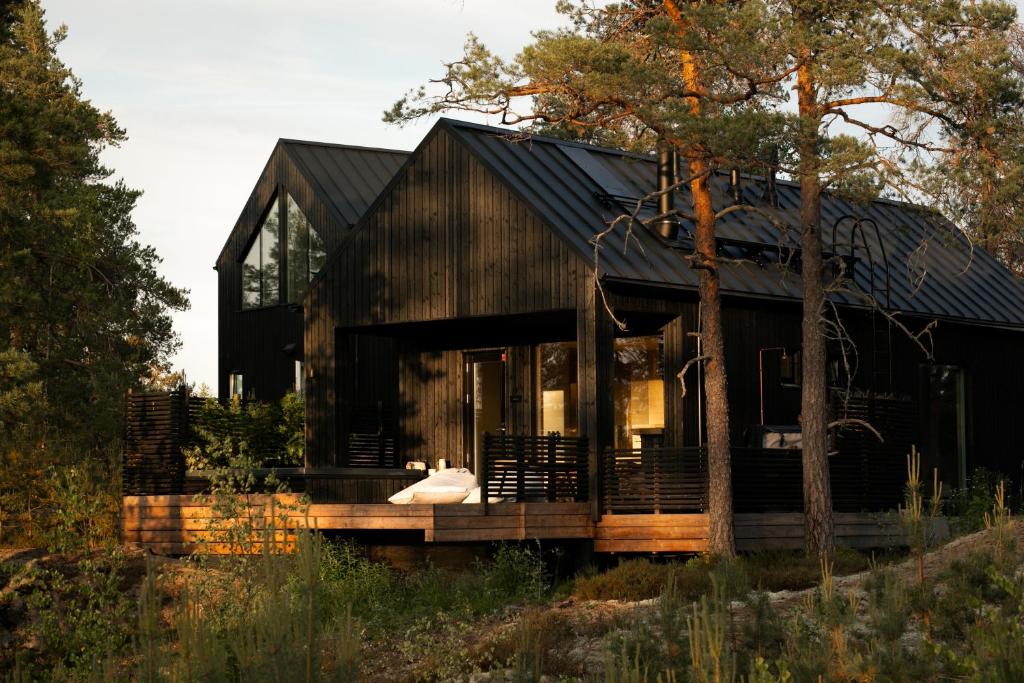 a black house with a black roof at Hilltop Forest in Inkoo