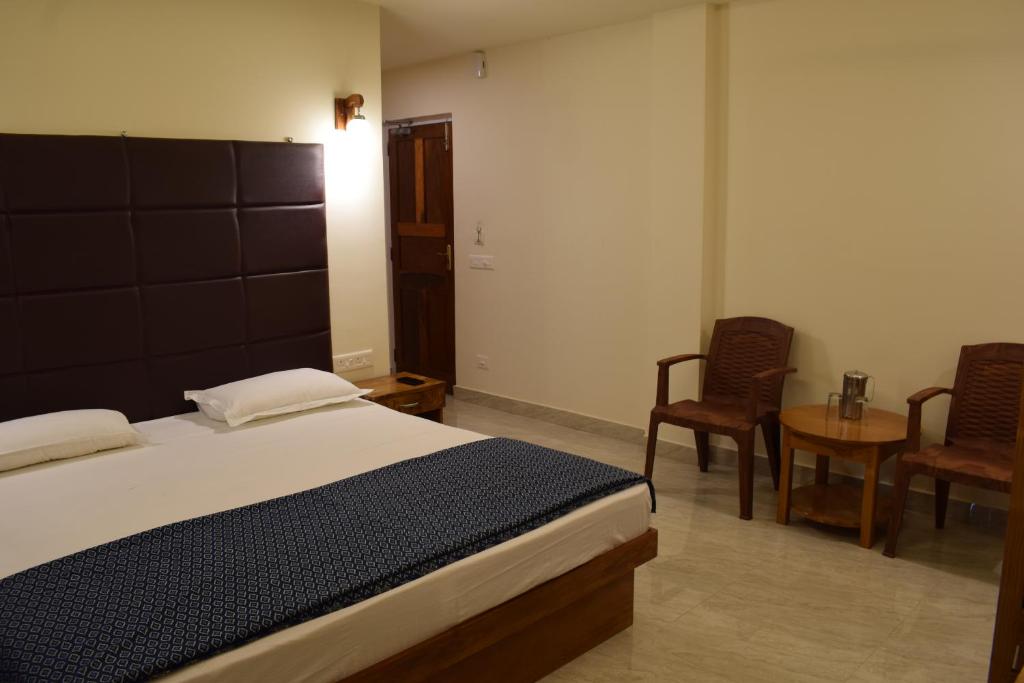 Postel nebo postele na pokoji v ubytování Hotel Abhishekh