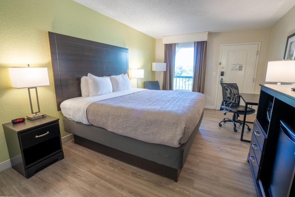 Quality Inn Palm Beach International Airport photo
