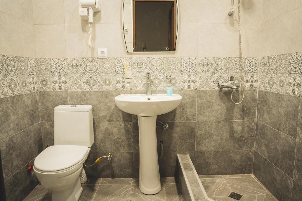 Koupelna v ubytování HH Hotel