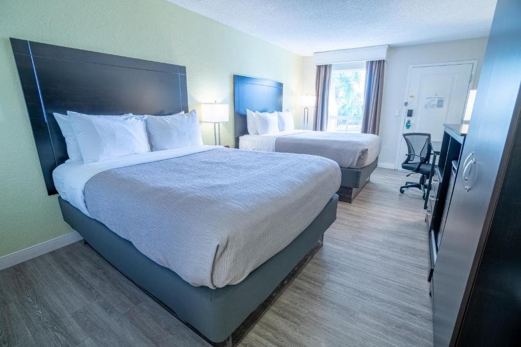 Quality Inn Palm Beach International Airport photo