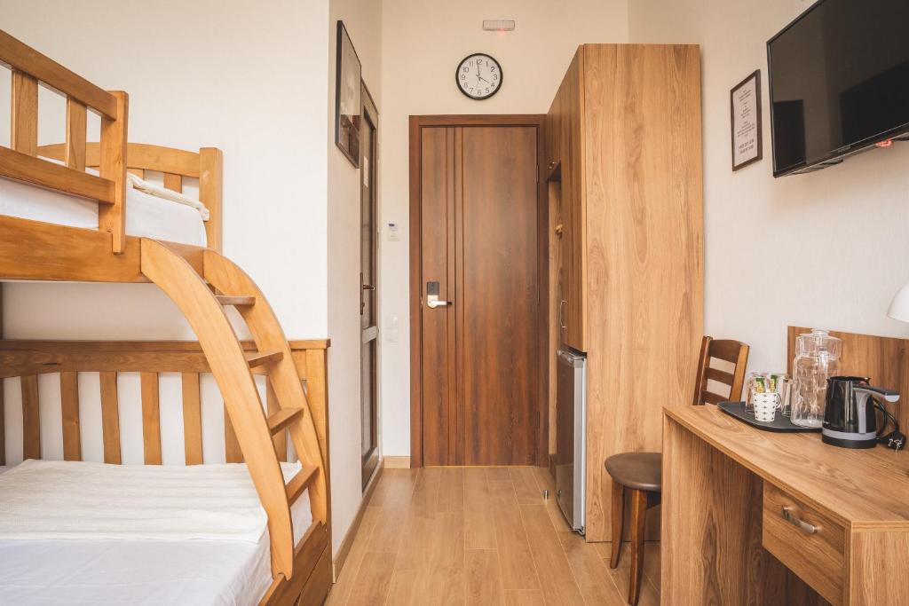 Postel nebo postele na pokoji v ubytování HH Hotel