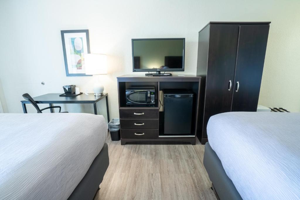 Quality Inn Palm Beach International Airport photo