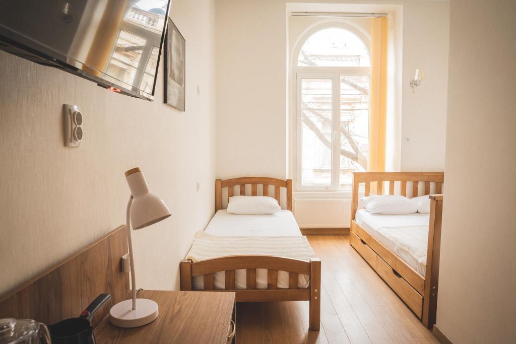 Postel nebo postele na pokoji v ubytování HH Hotel