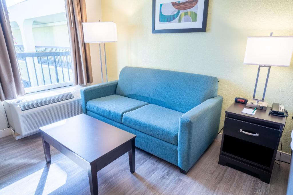 Quality Inn Palm Beach International Airport photo