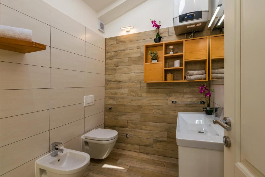 Kúpeľňa v ubytovaní Villa Pietra for 6 people near Fažana with sea view - children playground & pet friendly