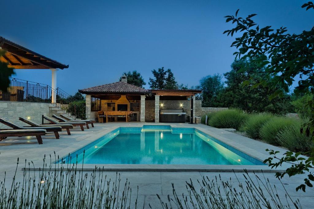 Bazén v ubytování Villa Stokovci in Central Istria for families and kids with a large garden and playground nebo v jeho okolí