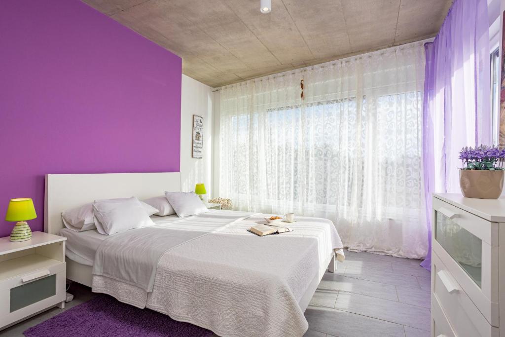 Zdjęcie z galerii obiektu Villa Windrose for 8 persons near Marcana with large garden w mieście Marčana