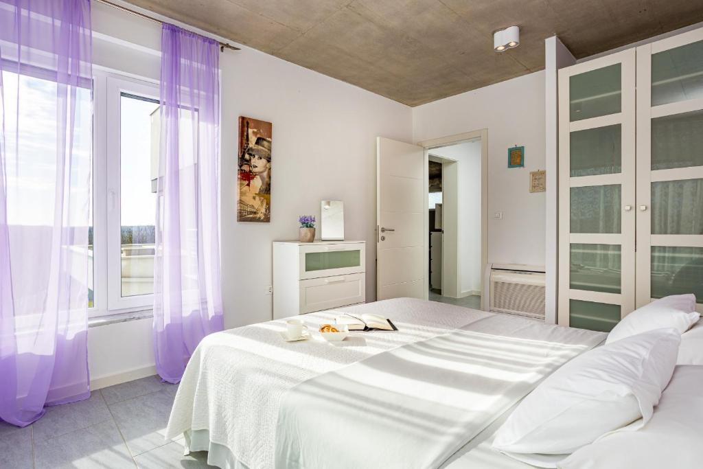 Zdjęcie z galerii obiektu Villa Windrose for 8 persons near Marcana with large garden w mieście Marčana