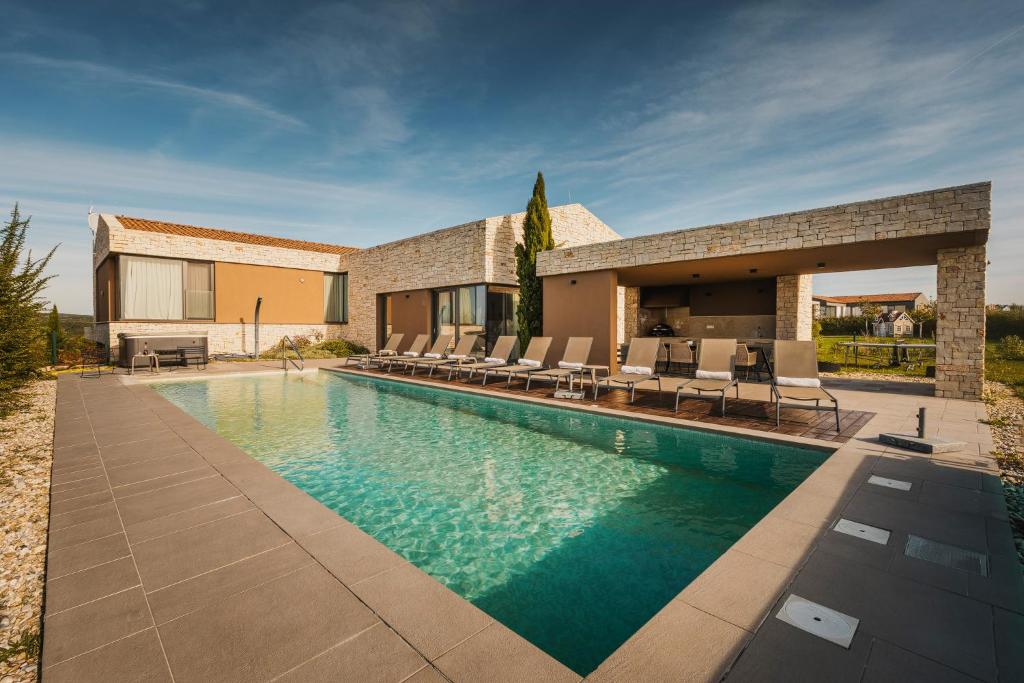 Villa Vigneto near Novigrad for 15 persons with sea view and whirlpool