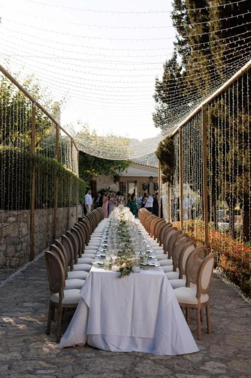 Restauracja lub miejsce do jedzenia w obiekcie Villa Mantilari Wine Estate 7 Apartments 2 Private Pools 1 Heated Tennis Court Fitness Center