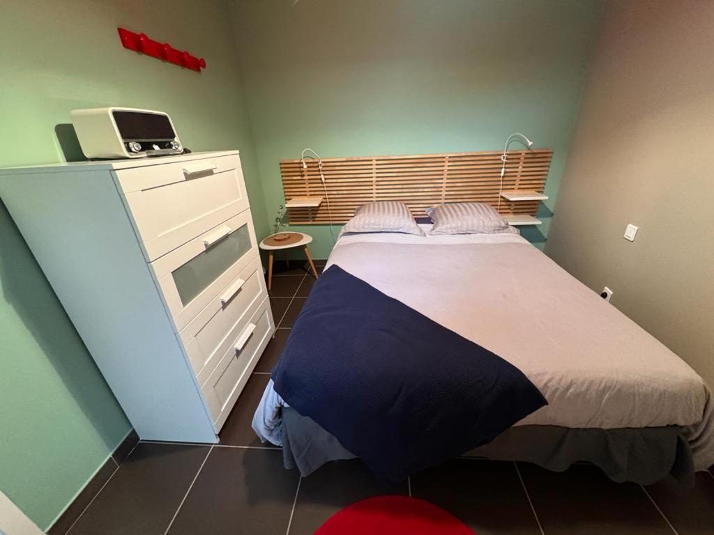 Postel nebo postele na pokoji v ubytování Le Studio de Vasconia